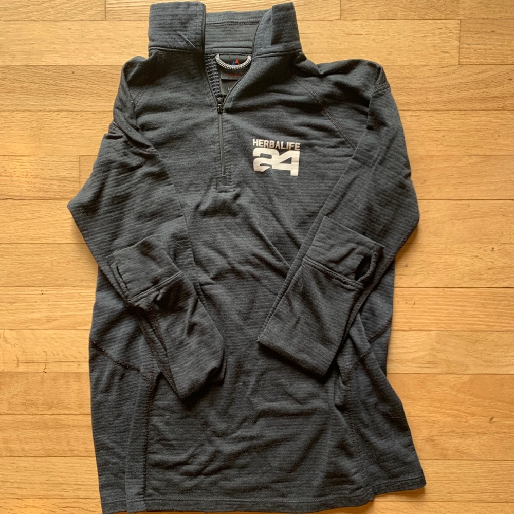 Herbalife activewear pullover